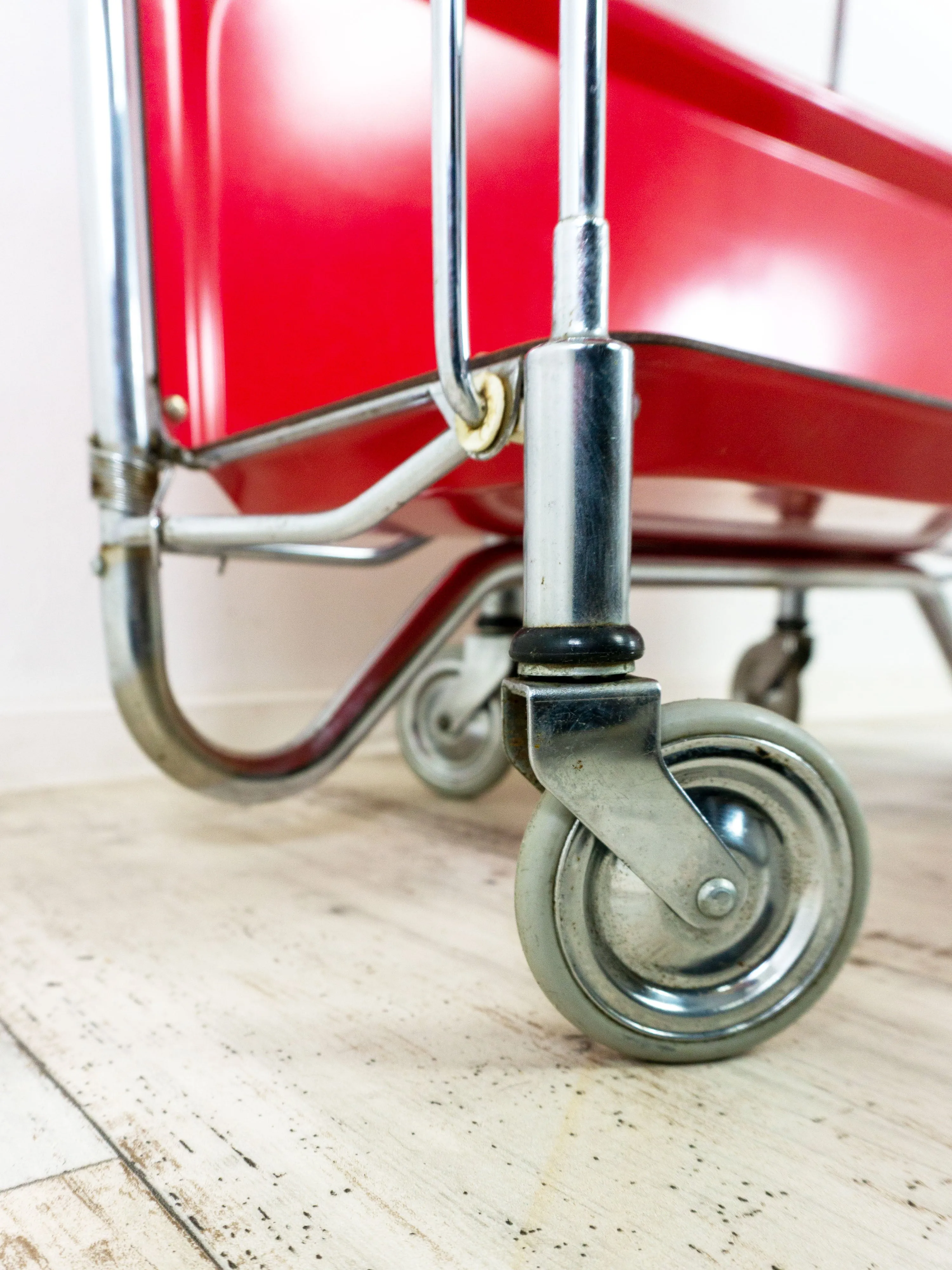 Iconic Red FOLDABLE TROLLEY Dinett by Bremshey