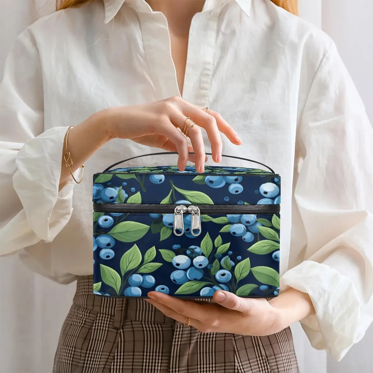 Makeup Bag Large Blueberries Printed Toiletry Bag for Women Travel Cosmetic Bag Portable Makeup Bag for Bottles Brushes Lipstick Skin Care