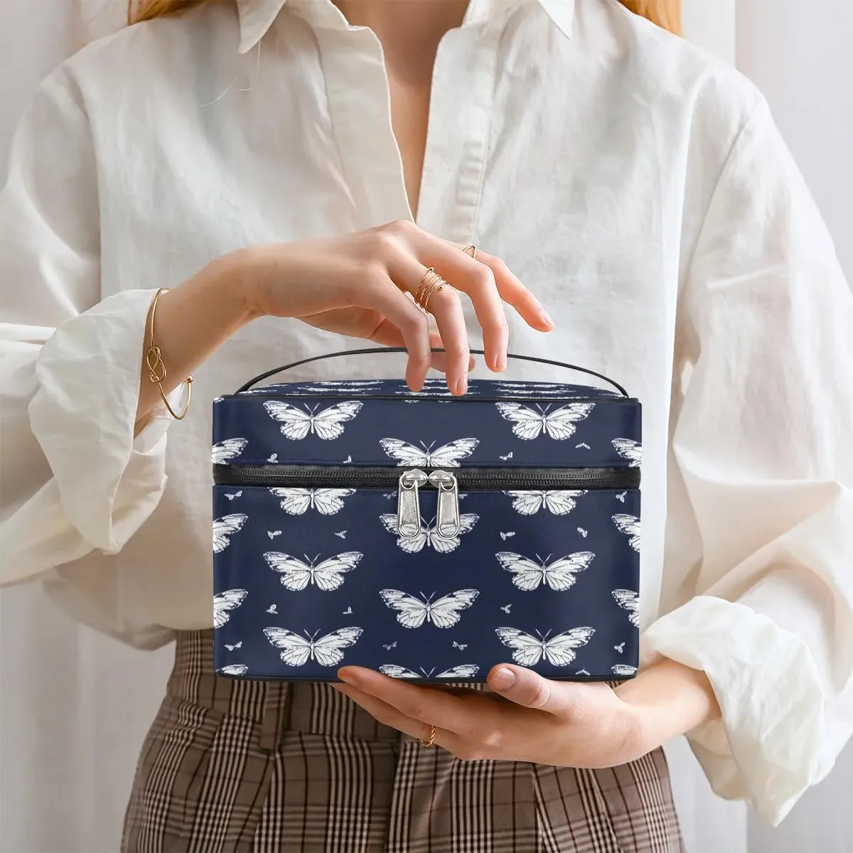 Makeup Bag Large Butterflies Pattern Toiletry Bag for Women Travel Cosmetic Bag Portable Makeup Bag for Bottles Brushes Lipstick Skin Care