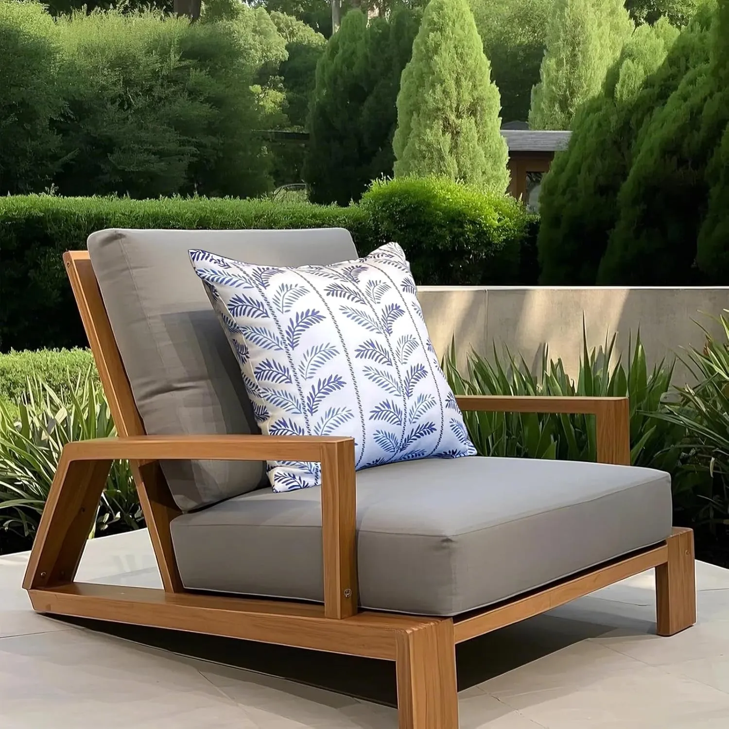 Outdoor/Indoor Throw Pillows, Pack of 2 Waterproof Decorative Throw Pillows with Inserts, 18”x18” Square Pillows for Bed, Couch, Sofa and Patio Furniture