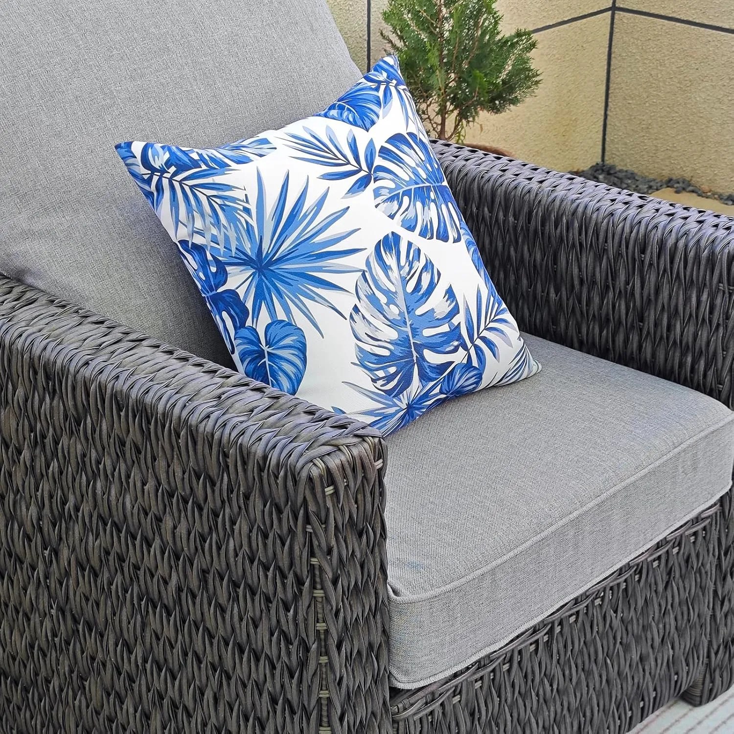 Outdoor/Indoor Throw Pillows, Pack of 2 Waterproof Decorative Throw Pillows with Inserts, 18”x18” Square Pillows for Bed, Couch, Sofa and Patio Furniture