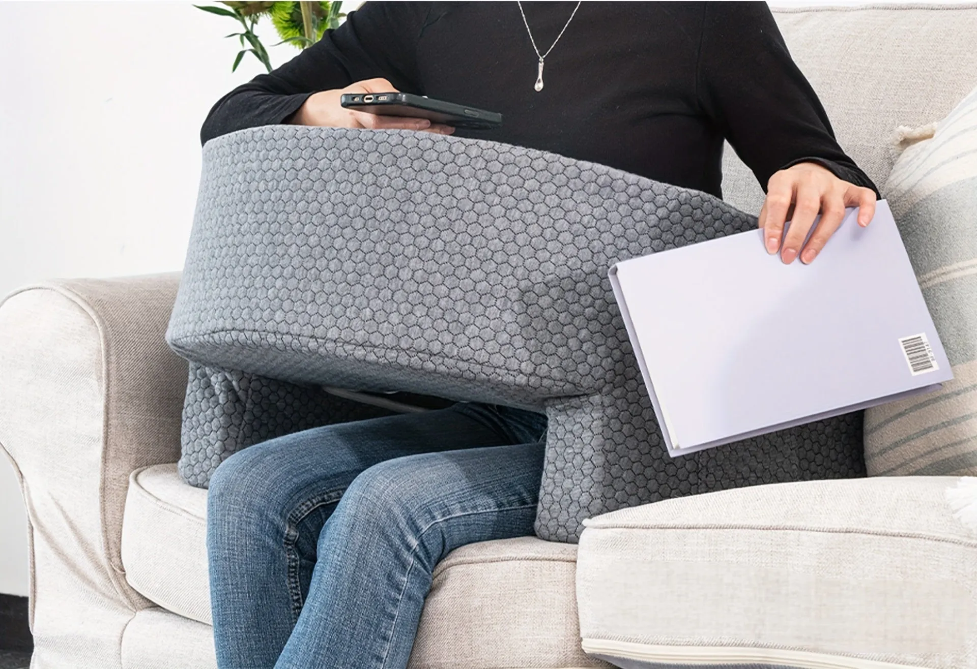 Soft Reading Pillow – Ergonomic Armrest Lap Desk with Washable Cover for Gaming & Relaxing