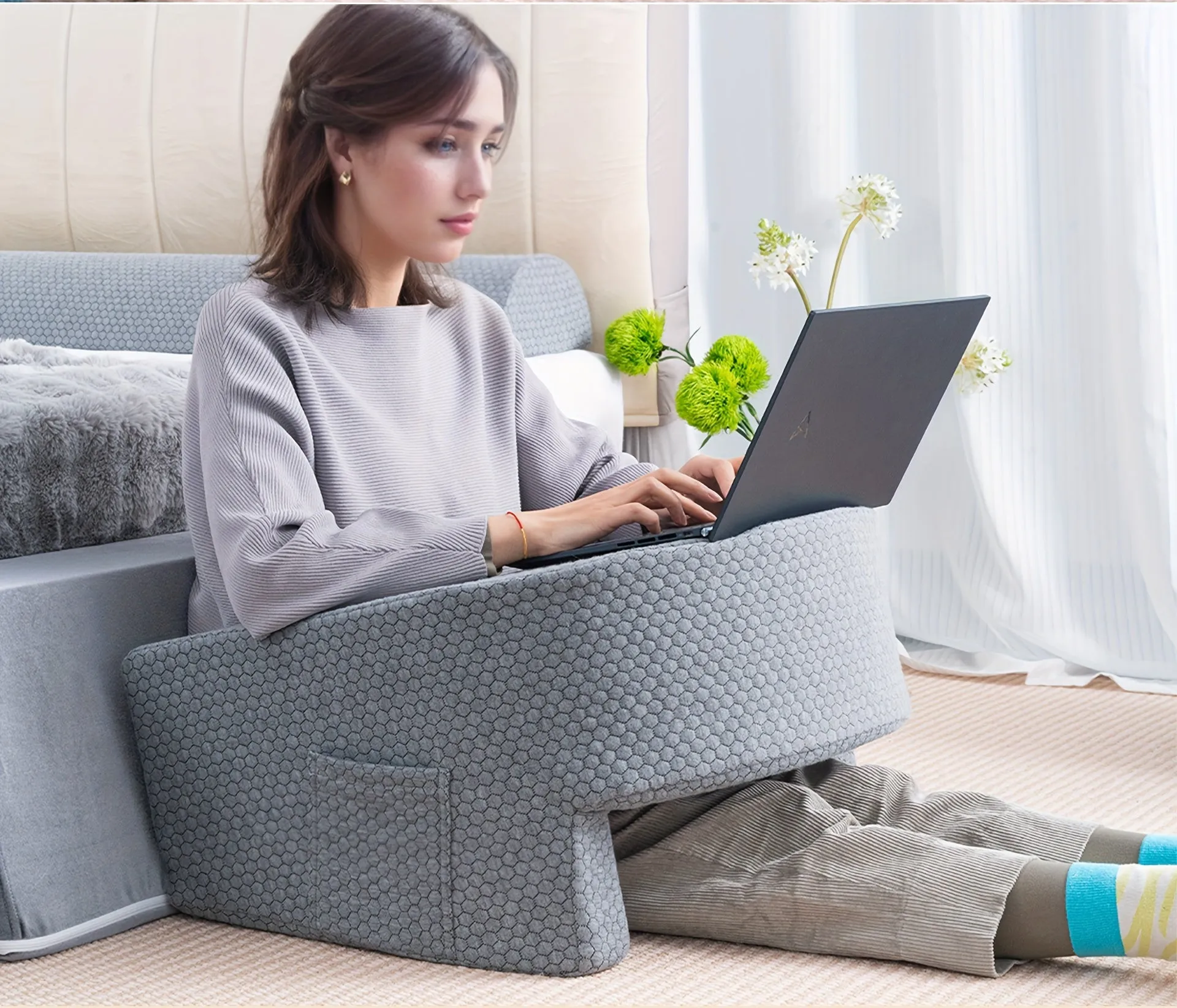 Soft Reading Pillow – Ergonomic Armrest Lap Desk with Washable Cover for Gaming & Relaxing