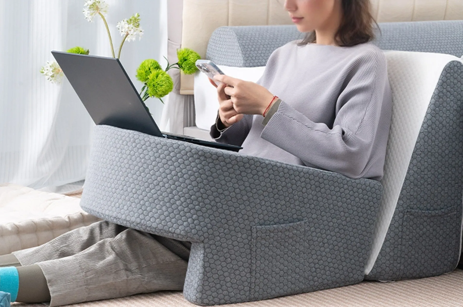 Soft Reading Pillow – Ergonomic Armrest Lap Desk with Washable Cover for Gaming & Relaxing